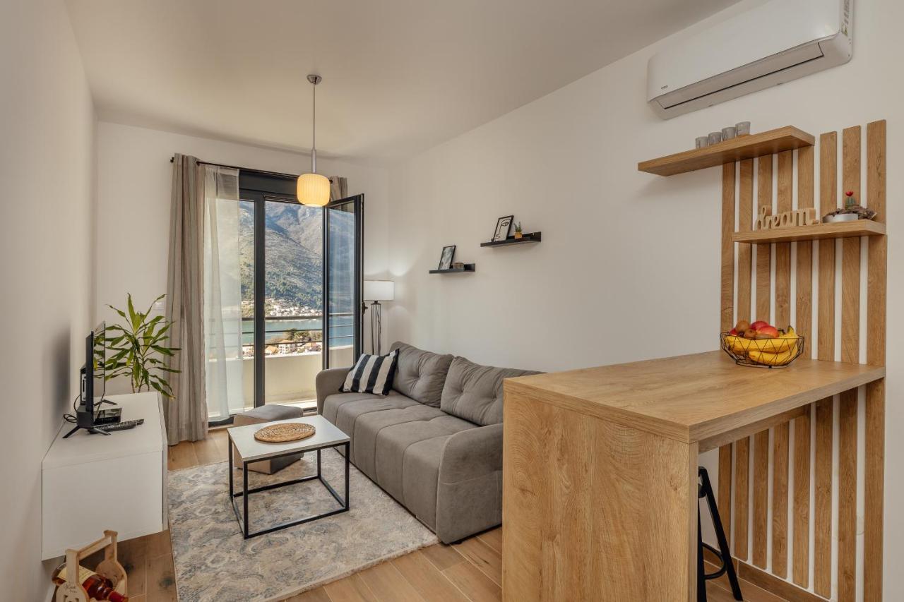 Lana Sea View Apartment Cattaro Esterno foto