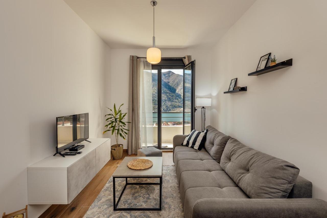 Lana Sea View Apartment Cattaro Esterno foto
